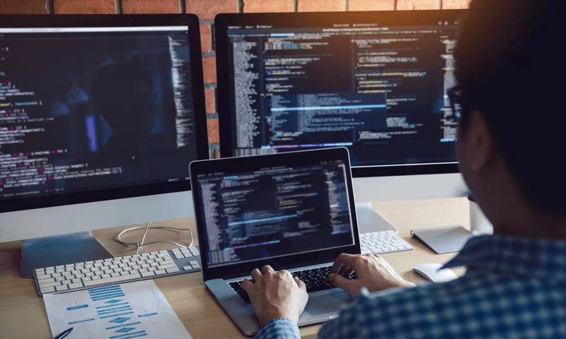 数据科学选型：R与Python如何赋能义马市网站建设？